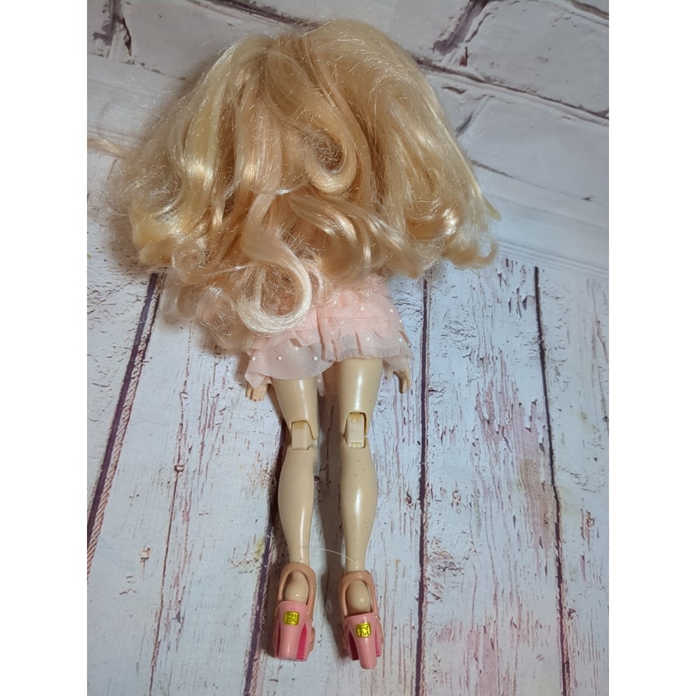 Victoria Whitman Rainbow High Series Five Fashion Doll -- Doll Only - Picture 4 of 5